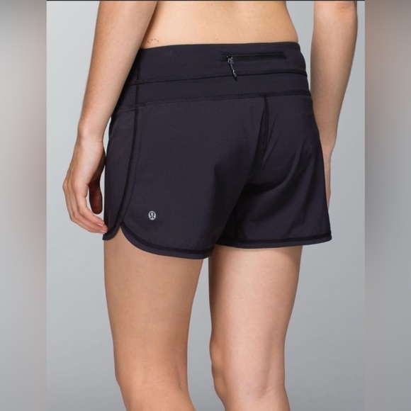 Lululemon Groovy Run Short in Black Size 8 - Picture 4 of 11